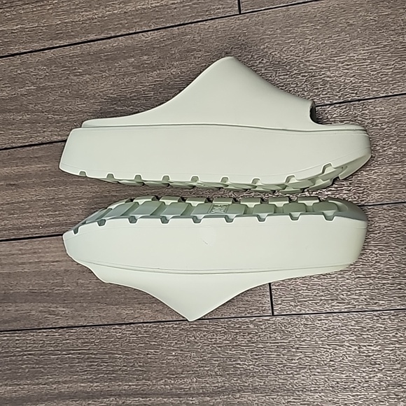 Zara Women's Mint Green Rubberized Platform Slides Sz 9 EUC - Picture 5 of 12